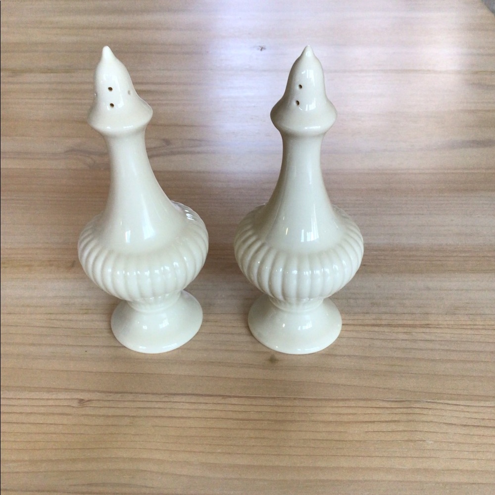 Lenox NWOT Salt and Pepper Shakers Essex Tall Ivory Cream Solid Neutral Classic